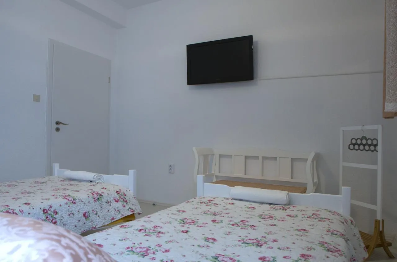 Guest house Summer Bay Apartments Split
