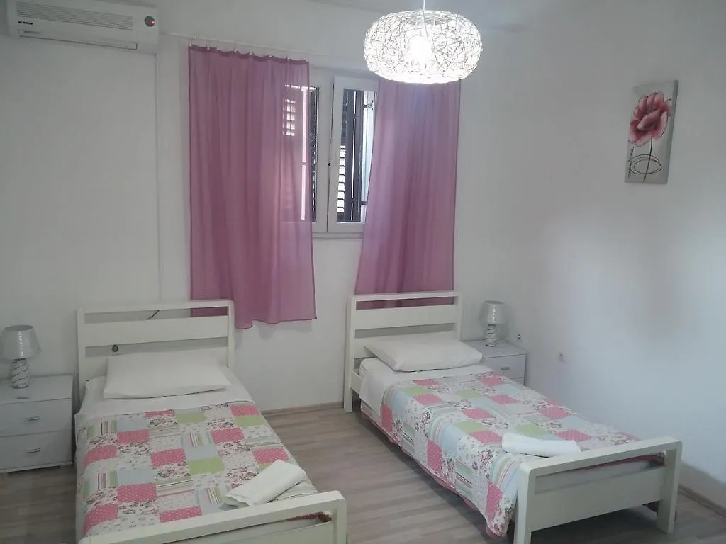 Guest house Summer Bay Apartments Split